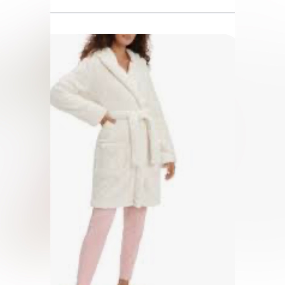UGG Aarti plush faux shearling hooded robe with belt cream size large‎